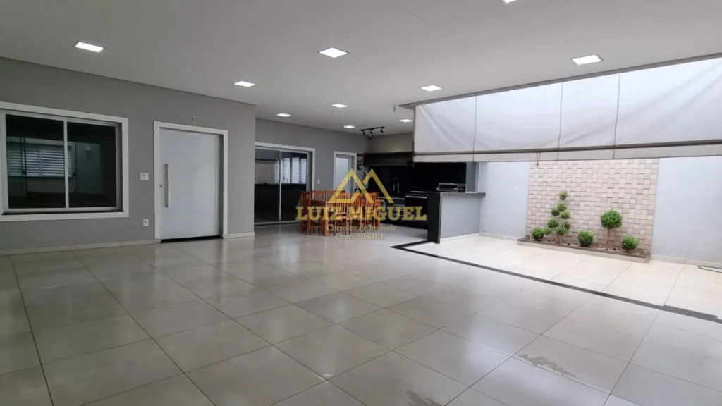 Casa com 3 quartos sendo 1 suíte com closet - ESTUDA PERMUTA COM IMÓVEL DE MENOR VALOR E FINANCIAMENTO